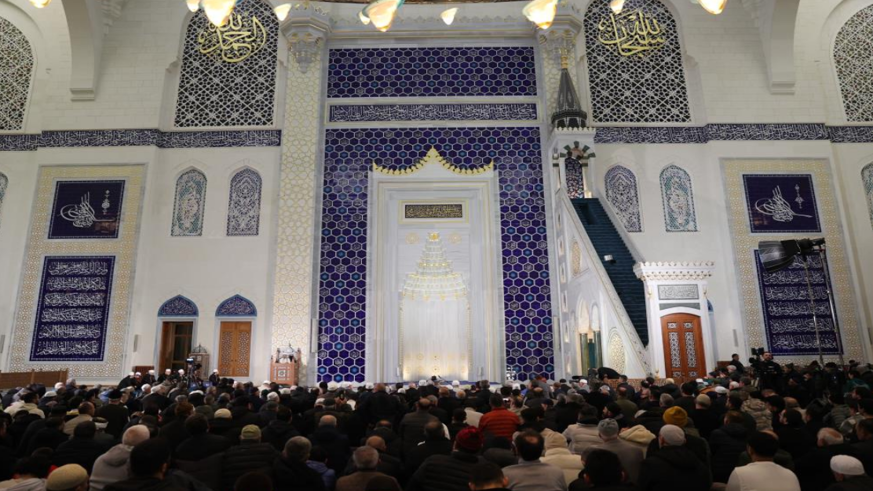 Berat Gecesi tüm yurtta dualarla idrak edildi