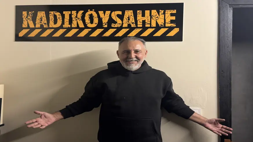 Oyuncu Kemal Başar, Kadıköy Sahne'de konser verdi