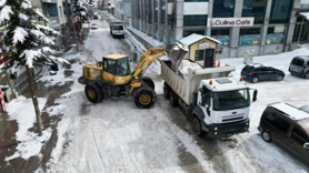 600 kamyon kar şehir dışına taşındı