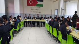 Lise öğrencileriyle iftarda bir araya geldi