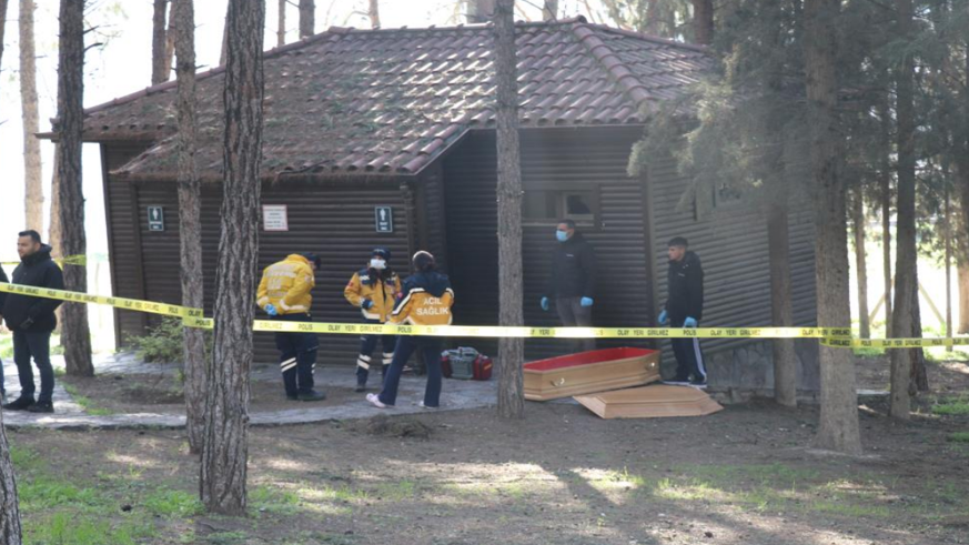 Parkın lavabosunda ölü olarak bulundu