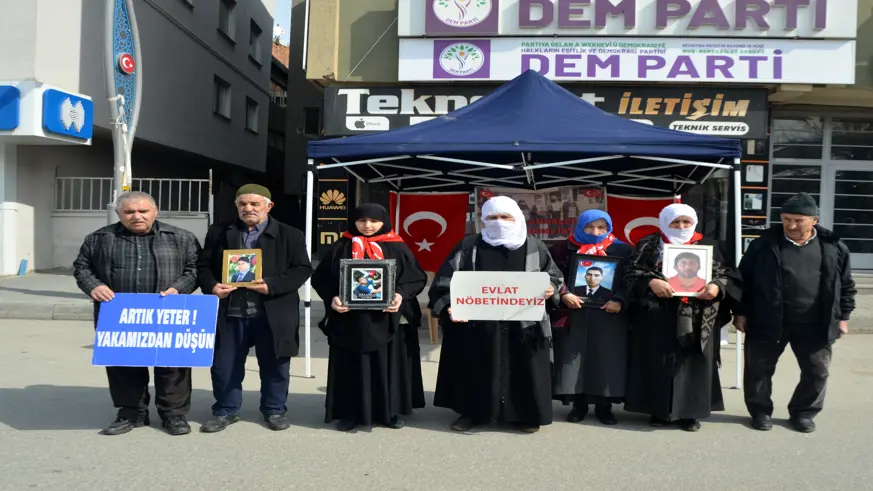 Aileler, DEM Parti önündeki eylemlerini sürdürdü