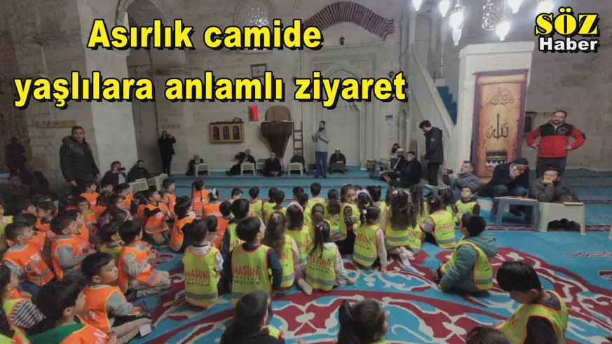 Asırlık camide yaşlılara anlamlı ziyaret