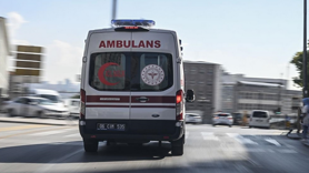 Oğlunu bıçaklayan adamı, av tüfeğiyle vurarak öldürdü