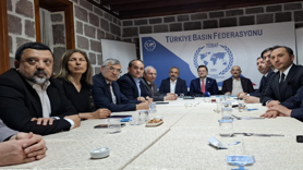 KENARA İTİLEN ÜLKE DEĞİLİZ?