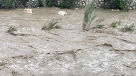 Mersin'de sağanak sele yol açtı