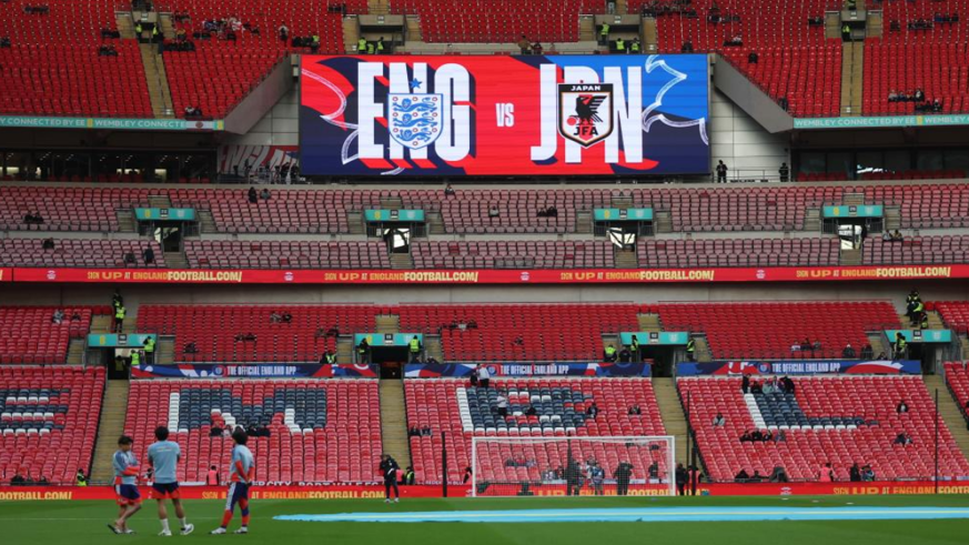 Japon taraftarlar, dünyaya örnek olmaya devam ediyor