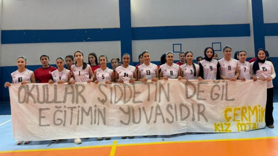 Diyarbakır'da öğrencilerin açtığı pankart duygulandırdı