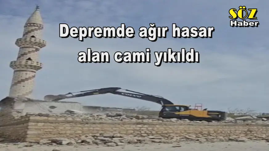 Depremde ağır hasar  alan cami yıkıldı