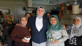 Kadın muhtardan Anneler Gününde anlamlı jest