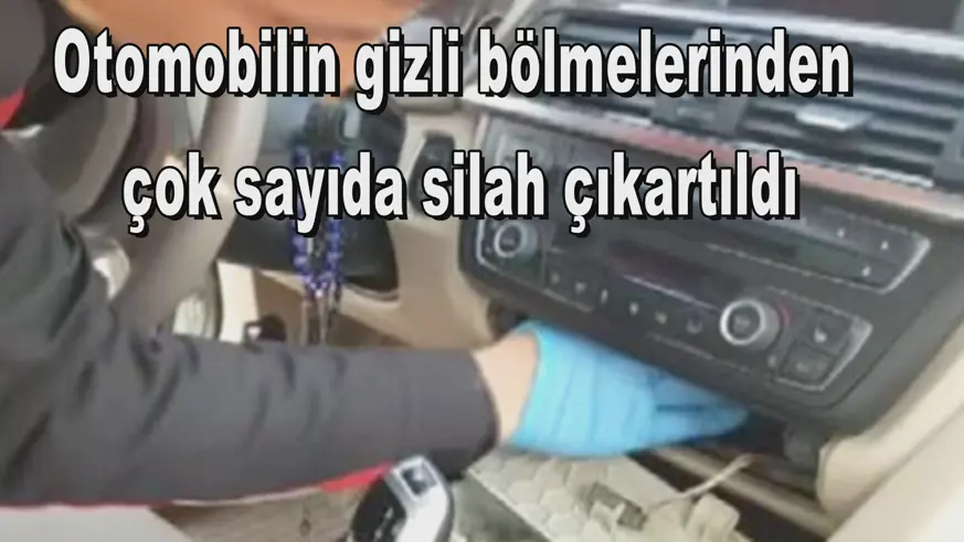 Otomobilin gizli bölmelerinden  çok sayıda silah çıkartıldı