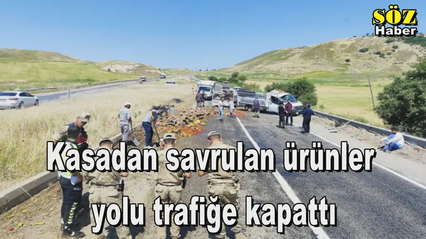 Kasadan savrulan ürünler  yolu trafiğe kapattı