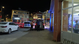 Babasını darp eden ağabeyini bıçakladı