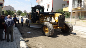 İş makinesinin altında kalan işçi hayatını kaybetti