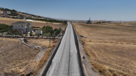 Kırsal yollarda sathi kaplama çalışmaları sürüyor