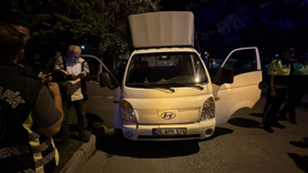 Kamyonetten atlayan kadın ağır yaralandı
