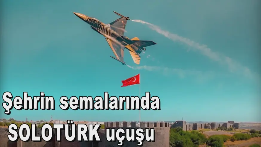 Şehrin semalarında SOLOTÜRK uçuşu