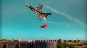Şehrin semalarında SOLOTÜRK uçuşu