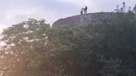Surlarda Tehlikeli Tırmanış