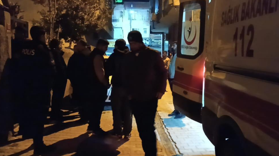 Babasını öldürdü