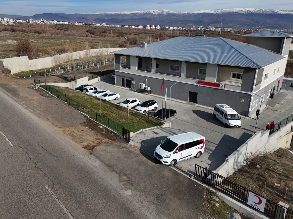 Türk Kızılay, yüzlerce aileye  iftarda sıcak aş ulaştırıyor