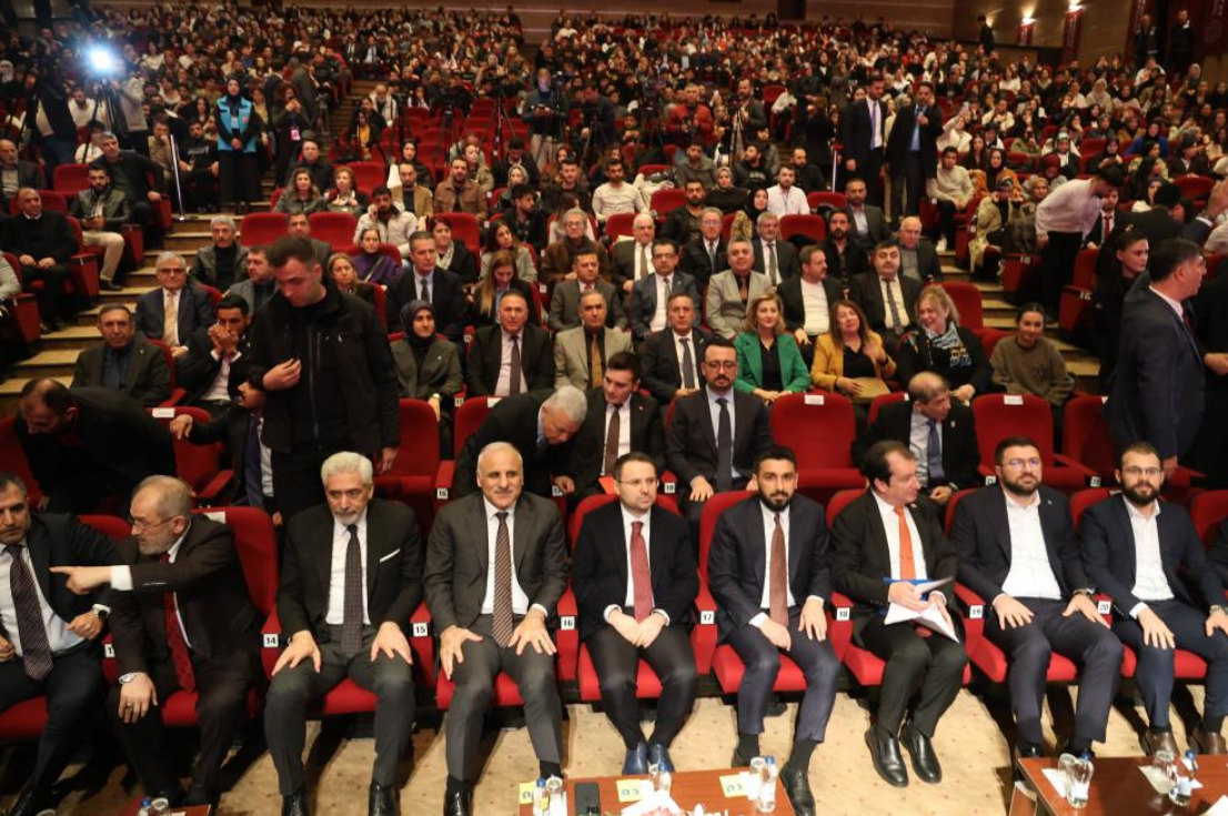 Sosyal medyaya  kimlikle girilecek