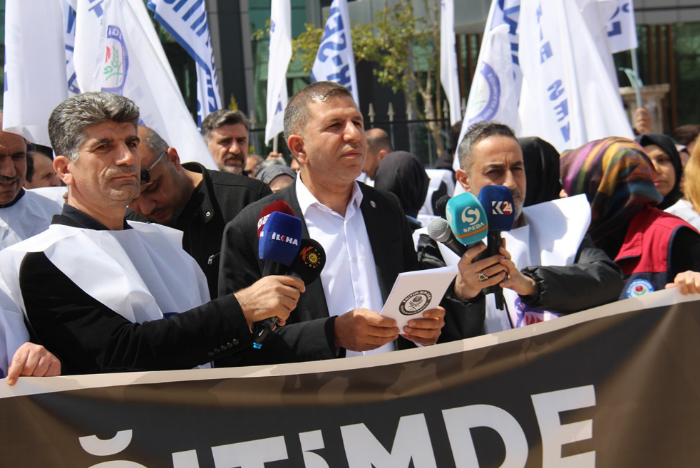 EĞİTİMCİLER İŞ BIRAKTILAR